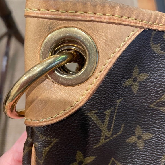 Louis Vuitton Galliera Monogram PM Handbag - Picture 9 of 16